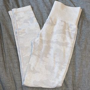 Amazon camo seamless scrunch leggings